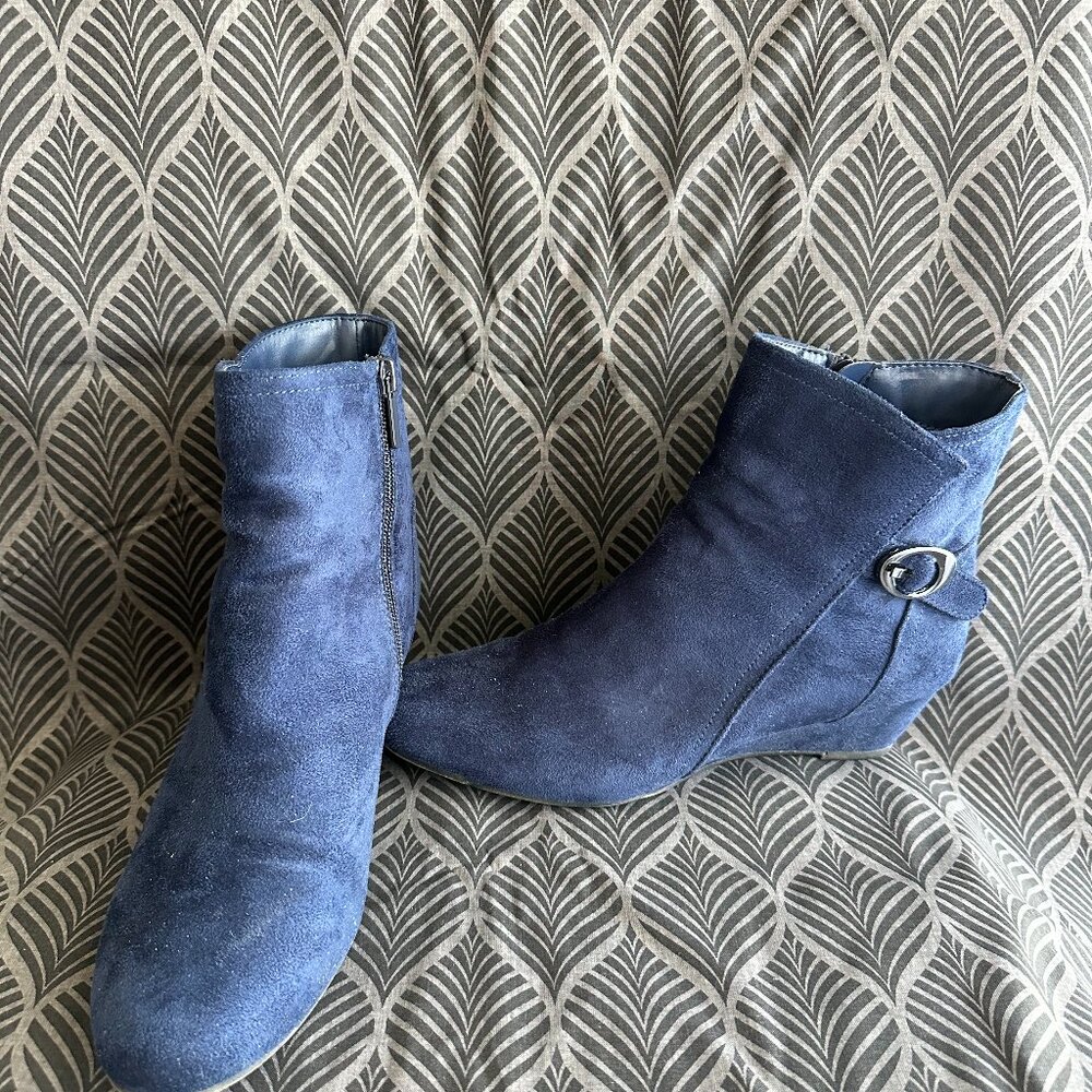 wedge-heeled ankle boot